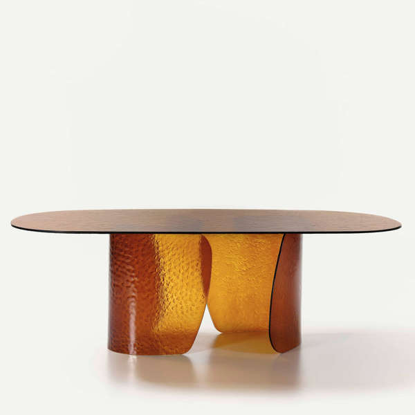 Blur Dining Table